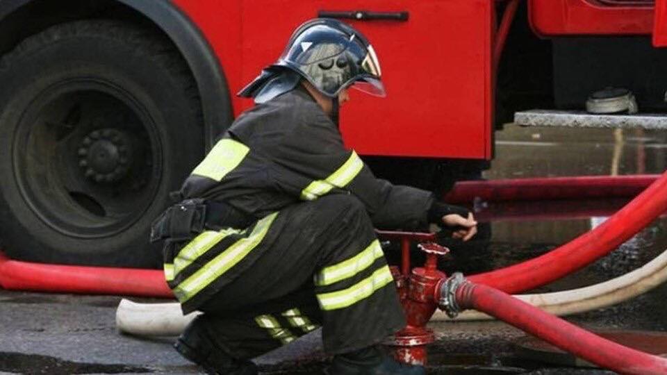 У Києві вогнеборці ліквідували займання балкону в квартирі багатоповерхового будинку